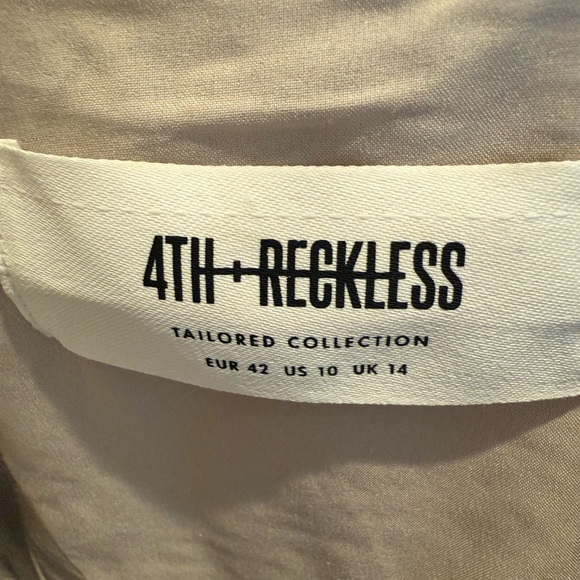 4th & Reckless Tailored Blazer Jacket Light Beige Open Back Modern Size 10 - Picture 3 of 3